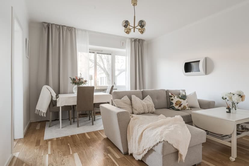 Bryggargatan 9A, Sandviken - Całkowicie odnowiony i stylowy apartament z 1,5 sypialnią i balkonem w słonecznym, zachodnim budynku, w samym centrum